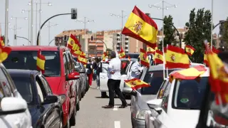 Protesta en Zaragoza contra la gestión del Gobierno.