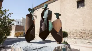 Escultura de homenaje al Quijote, en Pedrola.