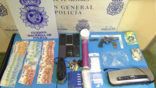 La Policía Nacional desmantela dos puntos de distribución de estupefacientes en el Barrio de Delicias
