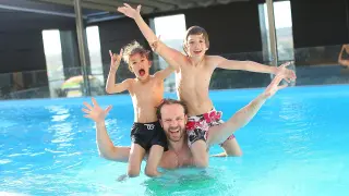 La piscina es uno de los escenarios favoritos de buena parte de los niños.