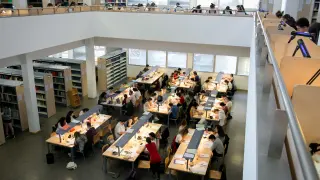 Estudiantes de la Universidad de Zaragoza durante una jornada de estudio.
