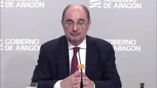 El presidente de Aragón, Javier Lambán, ha comparecido para explicar cómo ha ido la última videoconferencia de presidentes autonómicos donde se ha hablado de la vuelta a las clases y de la ayuda a la automoción.