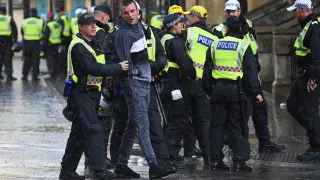 La Policía arresta a un individuo cerca de Westminster el viernes.