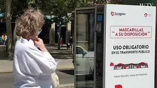 El Ayuntamiento de Zaragoza instala dos máquinas expendedoras de material de protección sanitario.