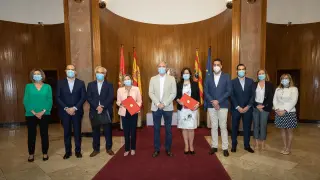 Firma del convenio en el Ayuntamiento de Zaragoza
