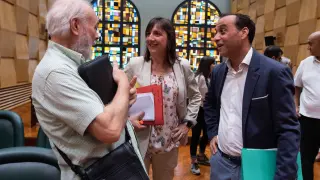Ignacio Magaña, a la derecha, junto a la portavoz socialista, Lola Ranera, en el Ayuntamiento.