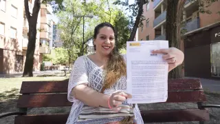 Lorena Fernández, este miércoles con la carta que ha recibido del Gobierno central