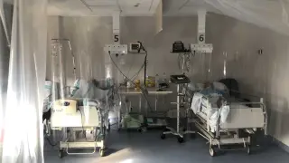 Dos pacientes de coronavirus en la UCRI del Hospital Clínico de Zaragoza.
