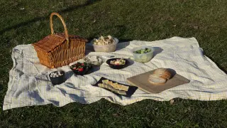 Hay muchos platos que podemos cocinar para ir de picnic en familia.