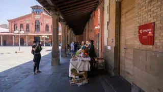 Feria de artesanía en el Matadero de Zaragoza.
