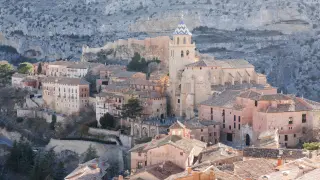 Albarracín (Teruel), Anento (Zaragoza) y Alquézar (Huesca) son 3 de los 13 pueblos de Aragón que entran dentro de los más bonitos de España.