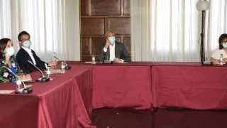 Azcón durante la reunión del equipo de gobierno municipal de Zaragoza