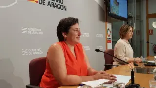 Marta de Santos y Nélida García durante la rueda de prensa este jueves.