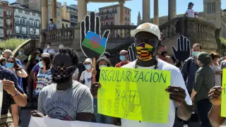 Una concentración exige en Pamplona regularización de inmigrantes irregulares