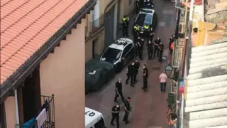 Una de las últimas intervenciones de la Policía en la calle de Pignatelli.
