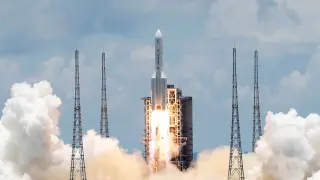 Despegue del cohete transportador 'Larga Marcha 5-Y4', desde el centro espacial de Wenchang
