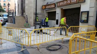 Las pruebas de pavimento abujardado en la calle de Santiago.