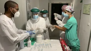 Este miércoles han comenzado a realizarse test PCR a trabajadores y usuarios de la residencia Ríosol de Monzón.