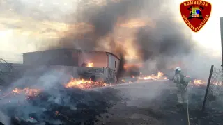 Incendio de la nave agrícola que se ha desencadenado en Pedrola.