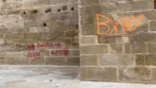 Pintadas en la Torre Gótica de Alcañiz.