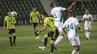 Un lance de ataque del Real Zaragoza en el partido en Elche.