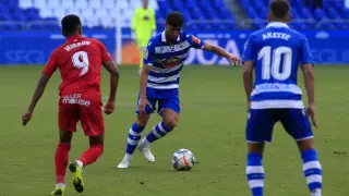 Un momento del partido Deportivo de La Coruña-Fuenlabrada, que fue suspendido el 20 de julio y se jugó, en condiciones devaluadas, el 7 de agosto, 20 días más tarde.