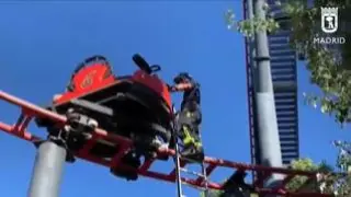 Cuatro dotaciones de bomberos llevaron a cabo este aparatoso rescate