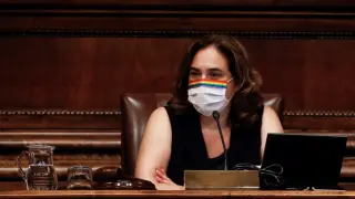 Ada Colau, durante el pleno extraordinario del Ayuntamiento de Barcelona.
