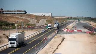 El tráfico se ha desviado por los nuevos carriles de la A-68 para rematar la obra sobre el viejo trazado entre Figueruelas y Gallur.