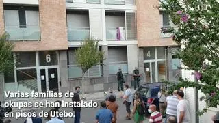 Decenas de vecinos de Utebo se han manifestado este lunes por la tarde contra la okupación ilegal de seis viviendas en la localidad Zaragozana.