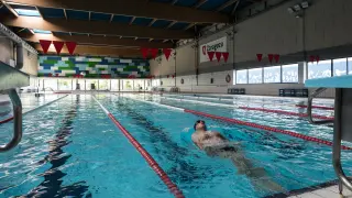 El centro deportivo Siglo XXI recibió ayer los primeros nadadores de la temporada de invierno.