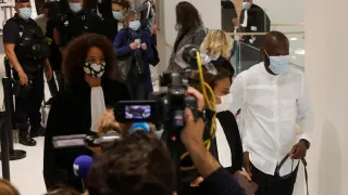 Patrick Klugman, lawyer of the Hyper Cacher kosher supermarket victims, wearing a protective face mask, arrives for the opening of the trial of the January 2015 Paris attacks against Charlie Hebdo satirical weekly, a policewoman in Montrouge and the Hyper Cacher kosher supermarket, at Paris courthouse, France, Steptember 2, 2020. The trial will take place from September 2 to November 10. REUTERS/Charles Platiau [[[REUTERS VOCENTO]]] FRANCE-CHARLIEHEBDO/TRIAL