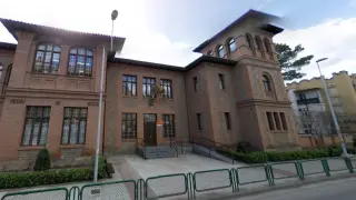 Fachada del Colegio Florián Rey de La Almunia de Doña Godina.