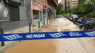 La Policía Local de Zaragoza ha cortado al tráfico este miércoles la calle de José Pellicer de Zaragoza, junto a Camino de las Torres, por el reventón de una tubería que ha afectado a la acera y a la calzada de esta vía.