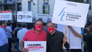 Carmelo Bosque, a la derecha, en la concentración de este miércoles en Madrid.