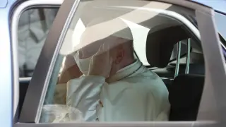 El papa Francisco fotografiado este miércoles con mascarilla, en el Vaticano.