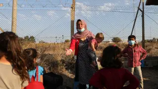 Refugiados del devastado campo de Moria empiezan a llegar a Lesbos.