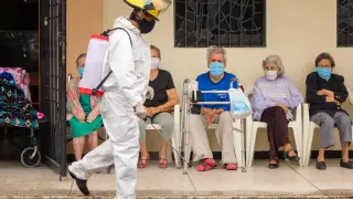 Pianista esparce "desinfección musical" contra COVID-19 en oeste de Venezuela