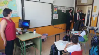 Javier Lambán y Felipe Faci han visitado el colegio de Bujaraloz.