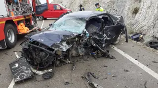 Imagen de uno de los coches implicados en el accidente de Peralta de Alcofea
