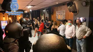 Desalojados un bar que celebraba fiestas covid y una peña en Zaragoza