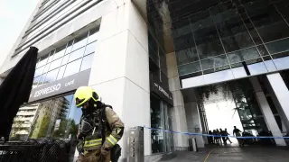 Extinguido un incendio en la séptima planta de la torre este del World Trade Center de Zaragoza