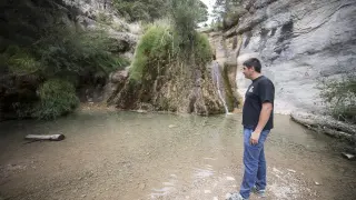 Ángel Lorenzo, en la cascada de los Caños de Gúdar