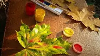 Las hojas se pueden colorear con ayuda de acuarelas o témperas.