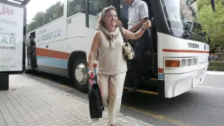 Marisa Yzuel, viaja a diario entre Huesca y Zaragoza en autobus/ Foto de Javier Blasco / 2-9-08 [[[HA ARCHIVO]]]