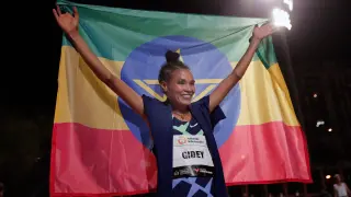 La fondista etíope Letensebet Gidey batió el récord del mundo de 5.000 metros en el NN Valencia World Record Day