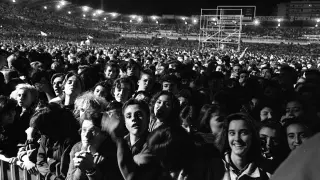 El público que abarrotaba La Romareda en el concierto de Mecano en 1989.