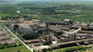 Vista aérea de la planta de Hidro Nitro (Ferroglobe) en Monzón.