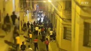 Imágenes de la pelea entre un grupo de jóvenes que tuvo lugar el pasado jueves en la calle 26 de Junio, del barrio de Delicias, en Zaragoza, a las 21.40 de la tarde y en la que dos personas fueron detenidas por resistencia a los agentes de policía. No hubo heridos.