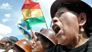 Marcha en Bolivia en su Día de la Descolonización.